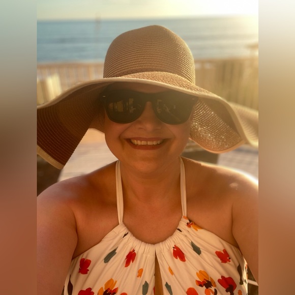 Meet your Posher, Erin - Picture 2 of 9